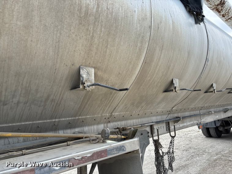 image for item FB3308 2013 Warren AT-36-SER4 feed delivery trailer