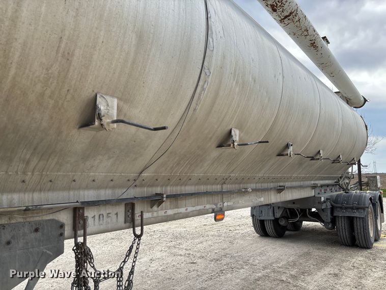 image for item FB3308 2013 Warren AT-36-SER4 feed delivery trailer