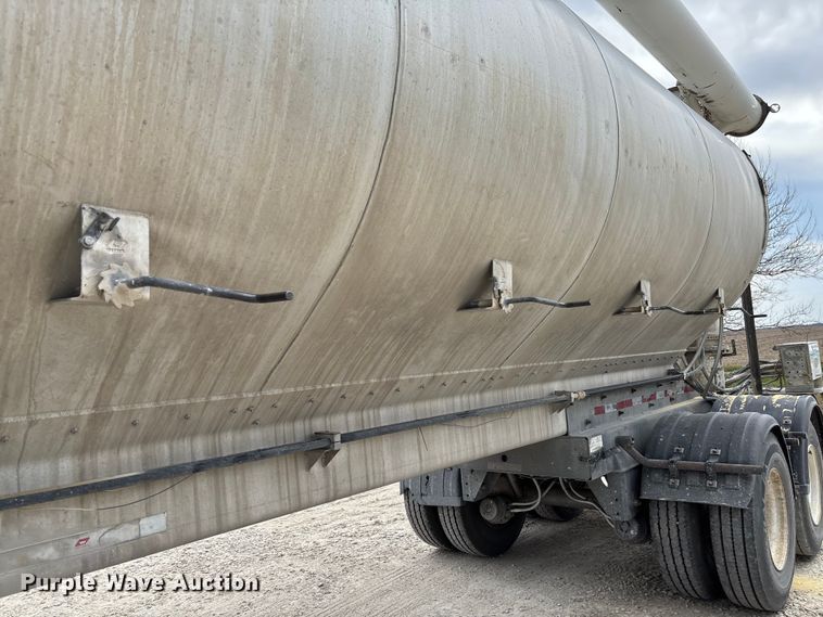 image for item FB3308 2013 Warren AT-36-SER4 feed delivery trailer