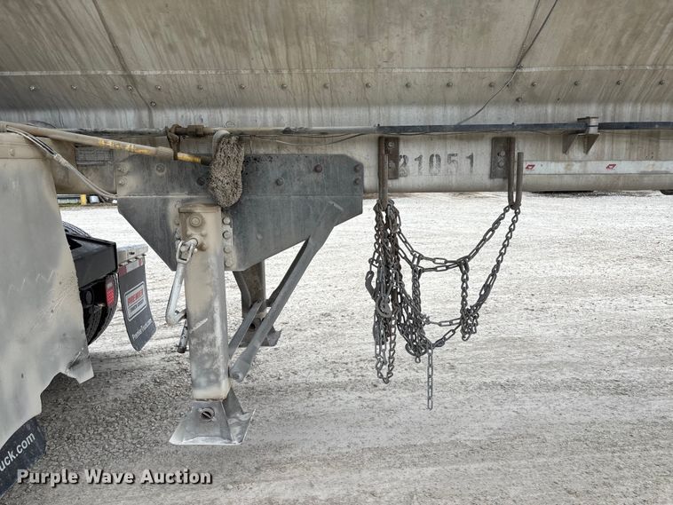 image for item FB3308 2013 Warren AT-36-SER4 feed delivery trailer