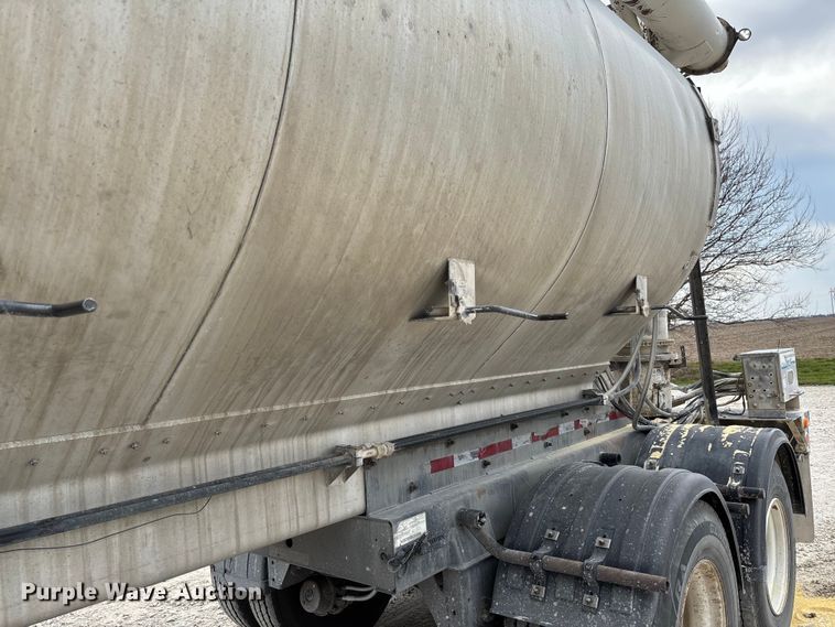 image for item FB3308 2013 Warren AT-36-SER4 feed delivery trailer