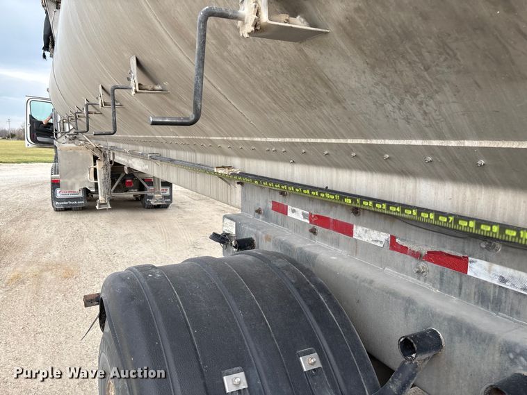 image for item FB3308 2013 Warren AT-36-SER4 feed delivery trailer