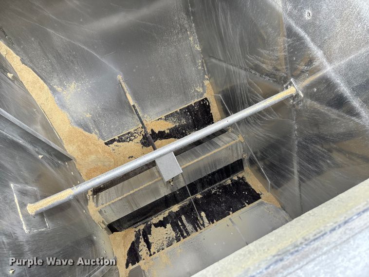 image for item FB3308 2013 Warren AT-36-SER4 feed delivery trailer