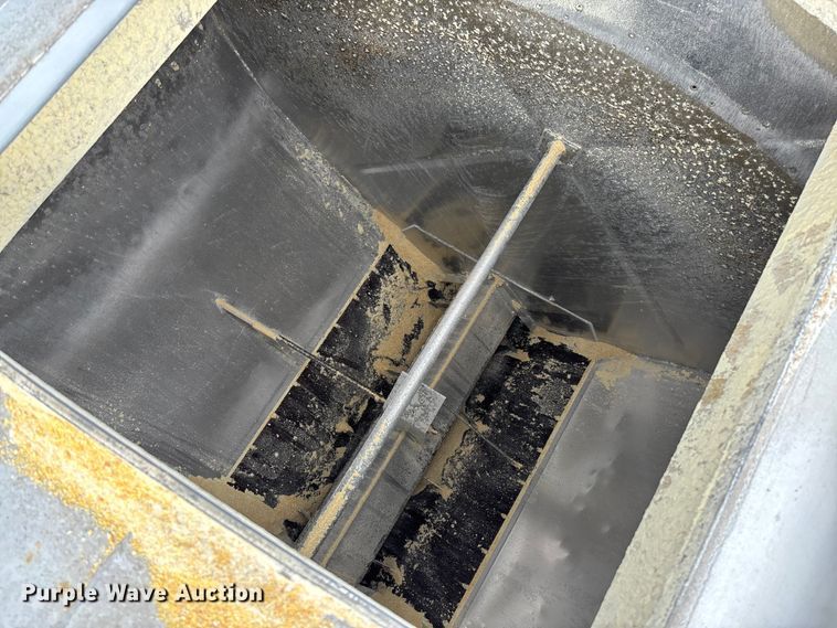 image for item FB3308 2013 Warren AT-36-SER4 feed delivery trailer