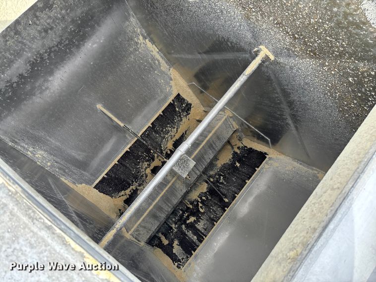 image for item FB3308 2013 Warren AT-36-SER4 feed delivery trailer