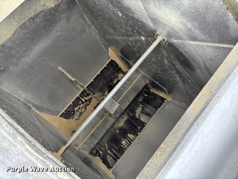 image for item FB3308 2013 Warren AT-36-SER4 feed delivery trailer