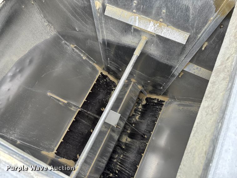 image for item FB3308 2013 Warren AT-36-SER4 feed delivery trailer