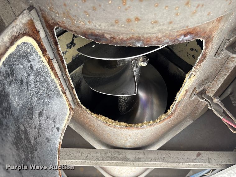 image for item FB3308 2013 Warren AT-36-SER4 feed delivery trailer