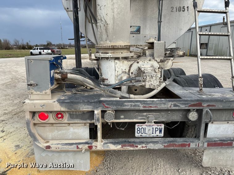 image for item FB3308 2013 Warren AT-36-SER4 feed delivery trailer