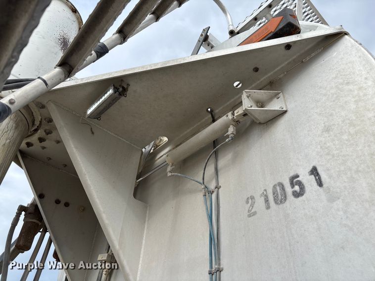 image for item FB3308 2013 Warren AT-36-SER4 feed delivery trailer