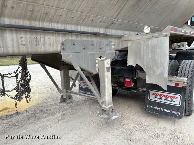 image for item FB3308 2013 Warren AT-36-SER4 feed delivery trailer