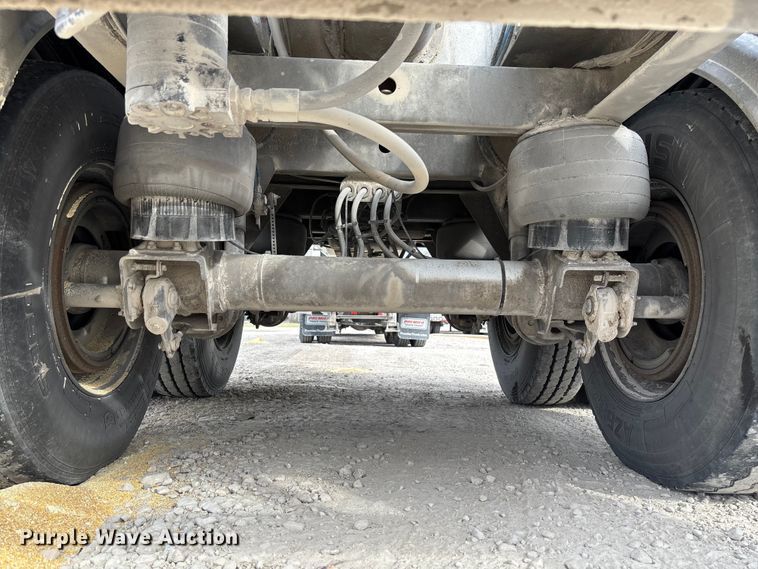 image for item FB3308 2013 Warren AT-36-SER4 feed delivery trailer