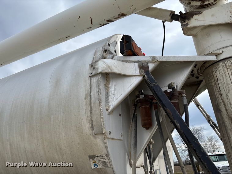 image for item FB3308 2013 Warren AT-36-SER4 feed delivery trailer