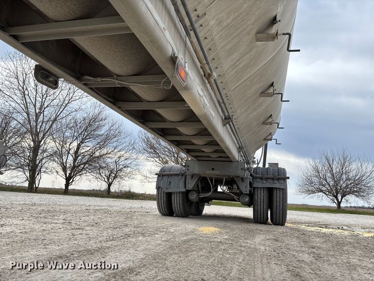 image for item FB3308 2013 Warren AT-36-SER4 feed delivery trailer