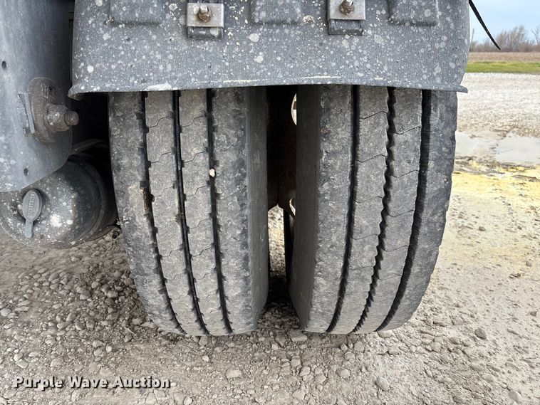 image for item FB3308 2013 Warren AT-36-SER4 feed delivery trailer