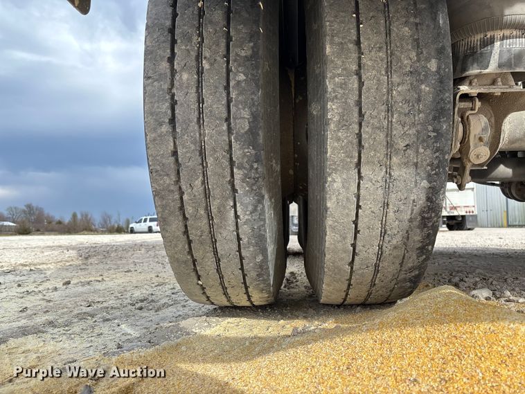 image for item FB3308 2013 Warren AT-36-SER4 feed delivery trailer