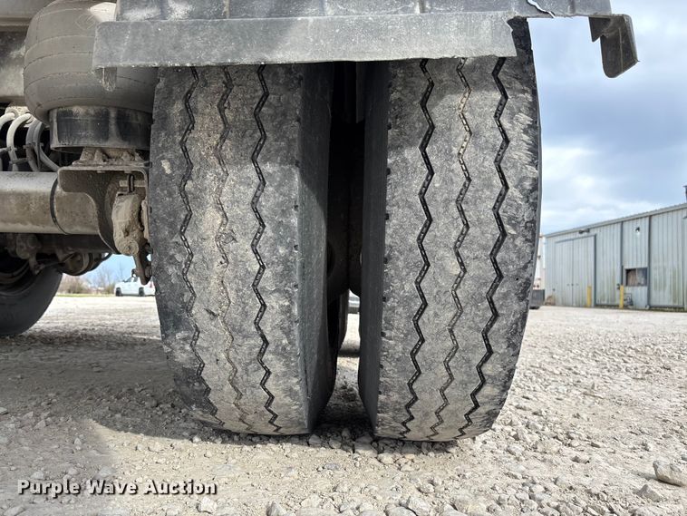 image for item FB3308 2013 Warren AT-36-SER4 feed delivery trailer