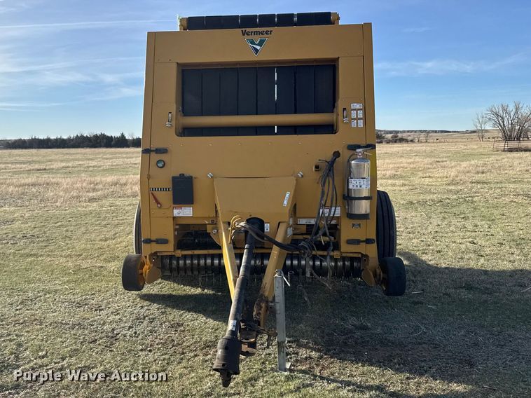 image for item FB7126 2010 Vermeer 605 super M round baler