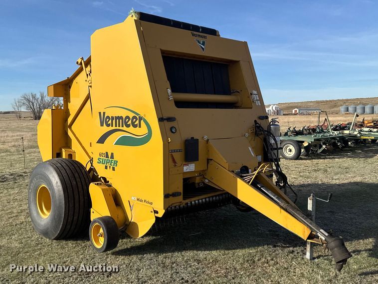 image for item FB7126 2010 Vermeer 605 super M round baler