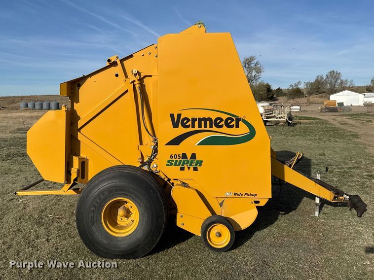 image for item FB7126 2010 Vermeer 605 super M round baler