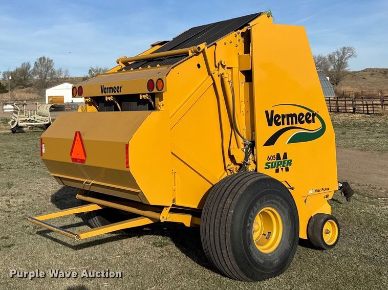 image for item FB7126 2010 Vermeer 605 super M round baler