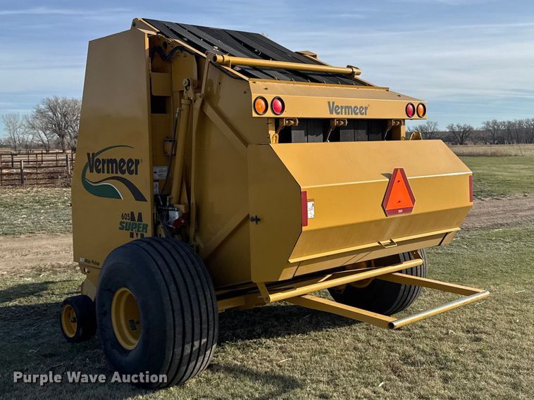 image for item FB7126 2010 Vermeer 605 super M round baler