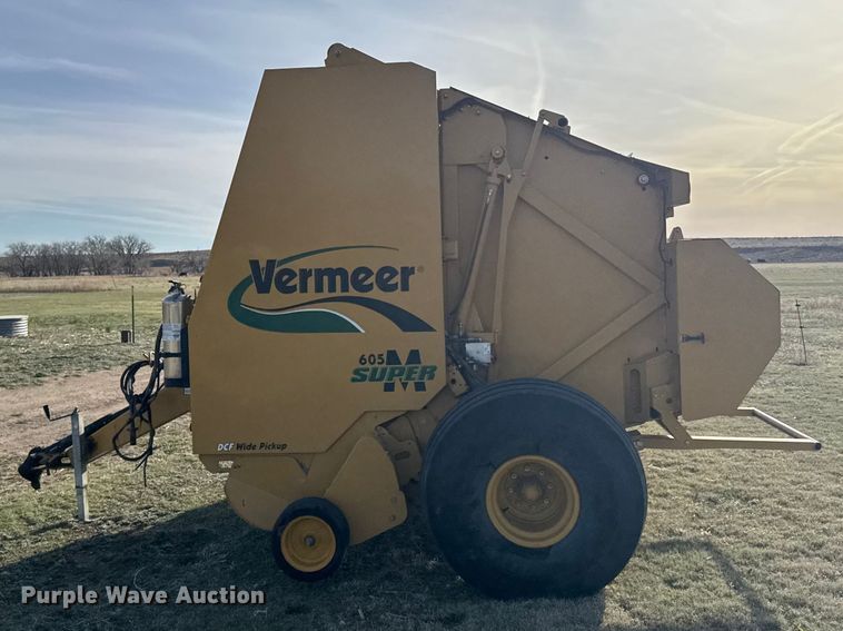 image for item FB7126 2010 Vermeer 605 super M round baler