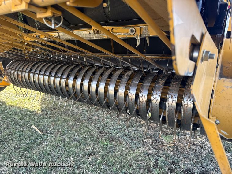 image for item FB7126 2010 Vermeer 605 super M round baler