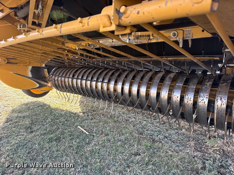 image for item FB7126 2010 Vermeer 605 super M round baler