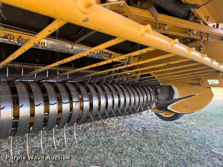 image for item FB7126 2010 Vermeer 605 super M round baler