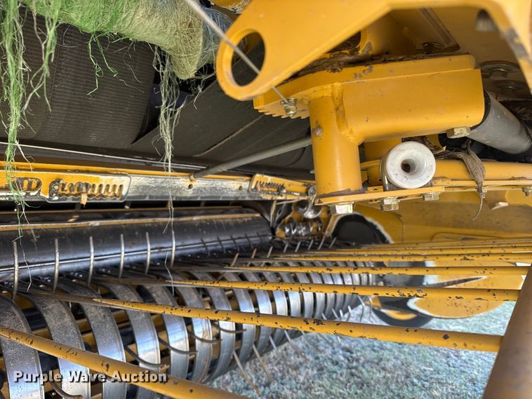 image for item FB7126 2010 Vermeer 605 super M round baler