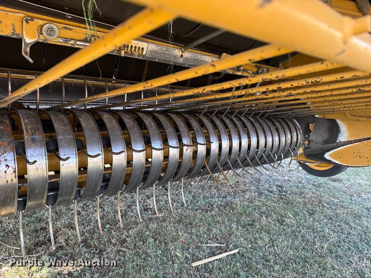 image for item FB7126 2010 Vermeer 605 super M round baler