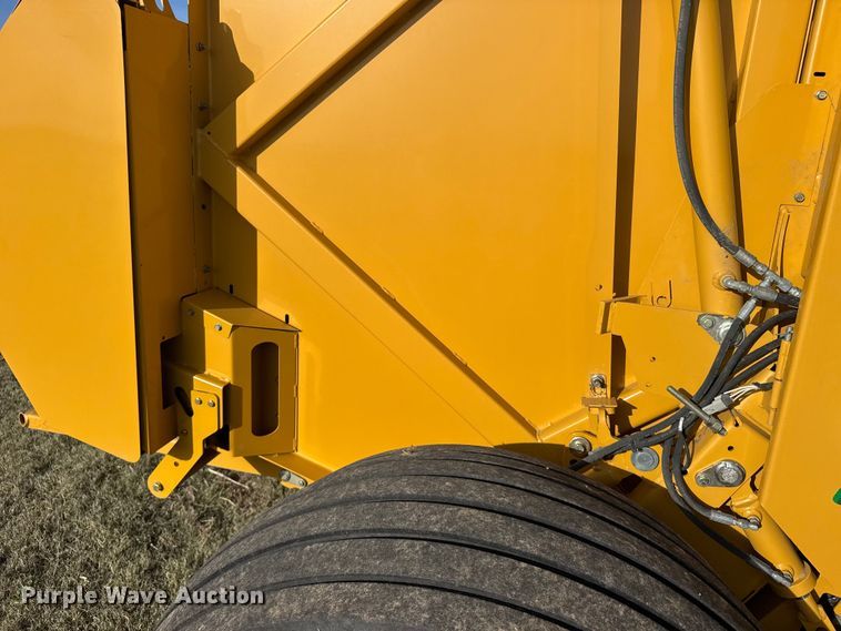 image for item FB7126 2010 Vermeer 605 super M round baler
