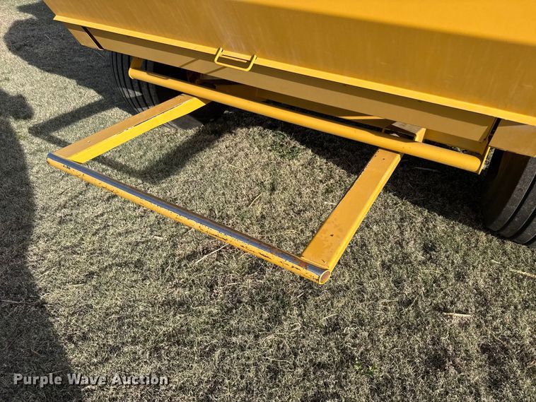 image for item FB7126 2010 Vermeer 605 super M round baler