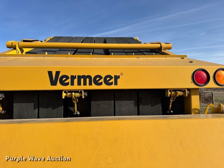 image for item FB7126 2010 Vermeer 605 super M round baler