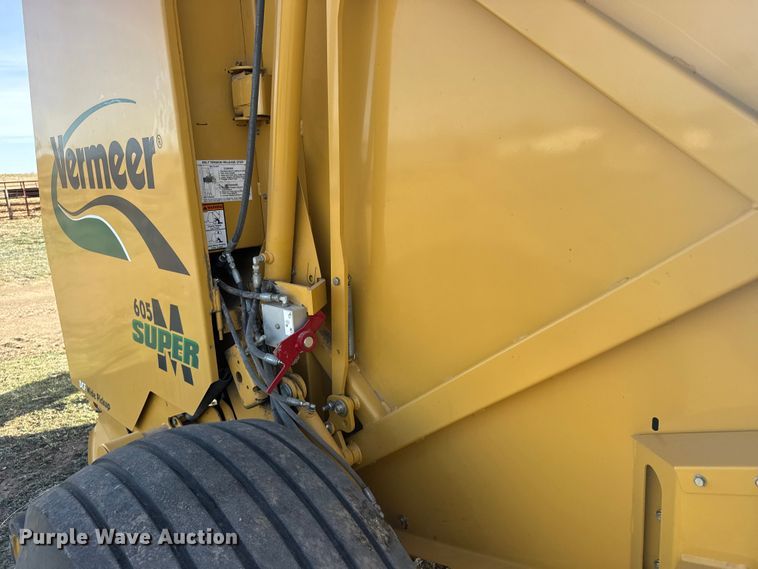 image for item FB7126 2010 Vermeer 605 super M round baler