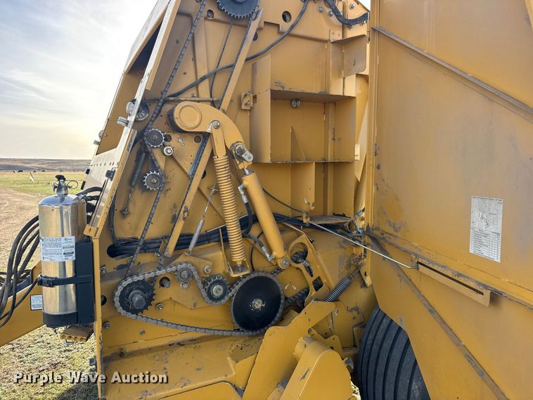 image for item FB7126 2010 Vermeer 605 super M round baler