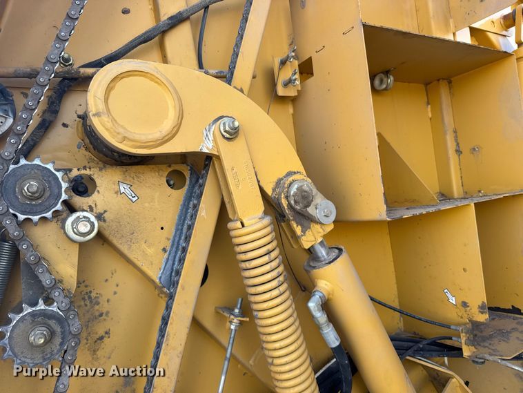 image for item FB7126 2010 Vermeer 605 super M round baler