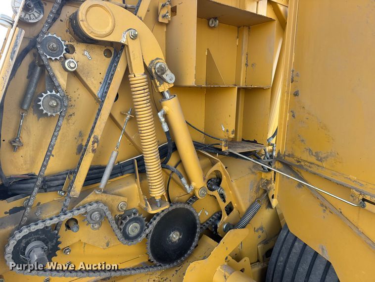 image for item FB7126 2010 Vermeer 605 super M round baler