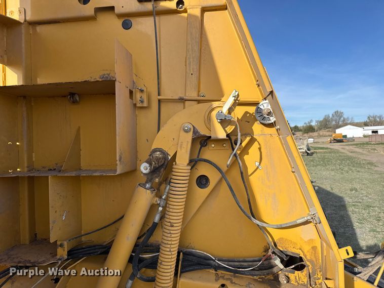 image for item FB7126 2010 Vermeer 605 super M round baler