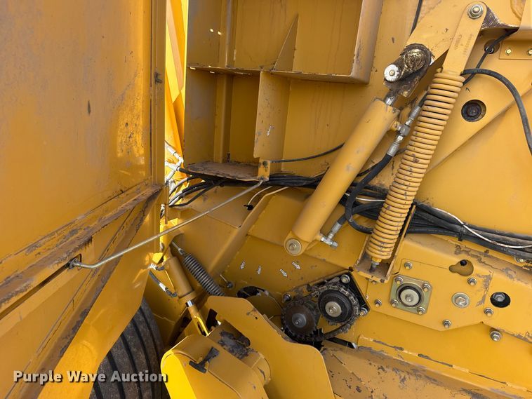 image for item FB7126 2010 Vermeer 605 super M round baler