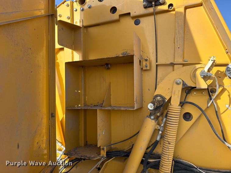 image for item FB7126 2010 Vermeer 605 super M round baler