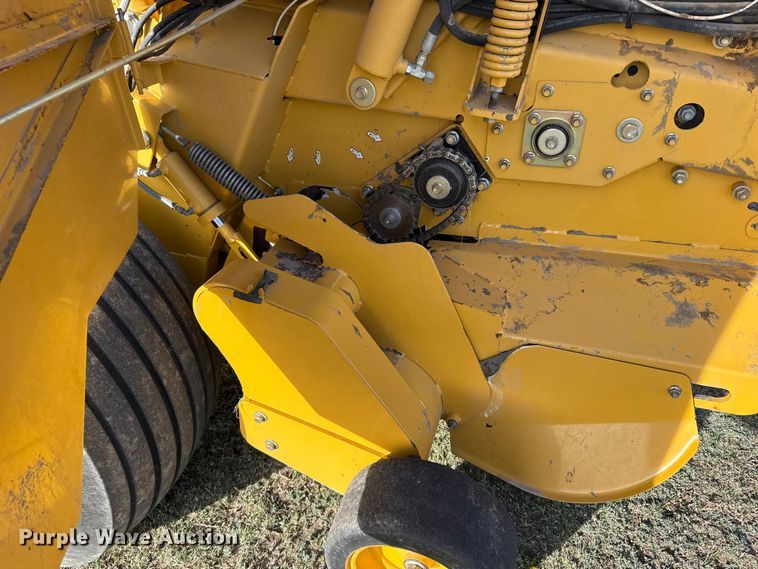 image for item FB7126 2010 Vermeer 605 super M round baler