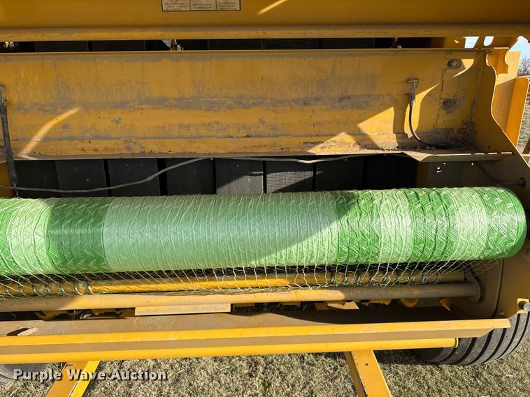 image for item FB7126 2010 Vermeer 605 super M round baler