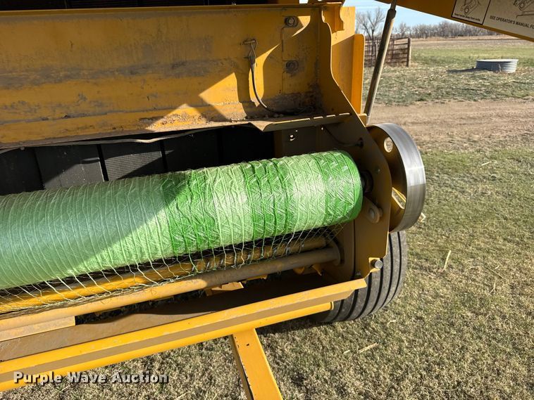 image for item FB7126 2010 Vermeer 605 super M round baler