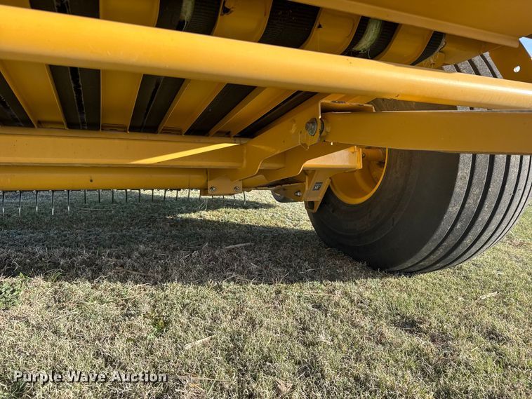 image for item FB7126 2010 Vermeer 605 super M round baler