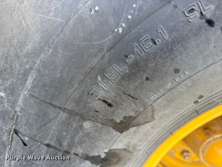 image for item FB7126 2010 Vermeer 605 super M round baler