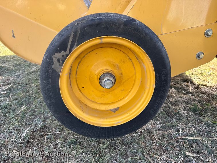 image for item FB7126 2010 Vermeer 605 super M round baler