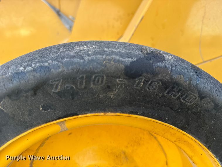 image for item FB7126 2010 Vermeer 605 super M round baler