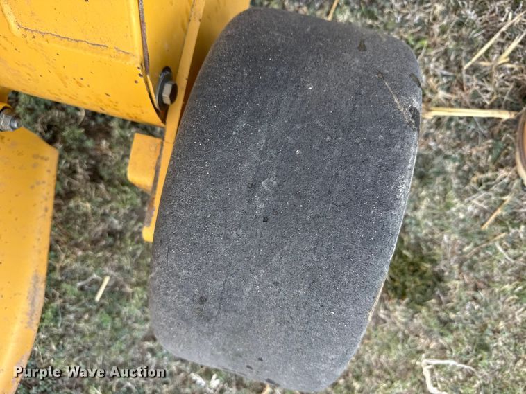 image for item FB7126 2010 Vermeer 605 super M round baler